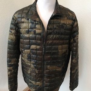 Men’s Camo North Face in great condition size XL!